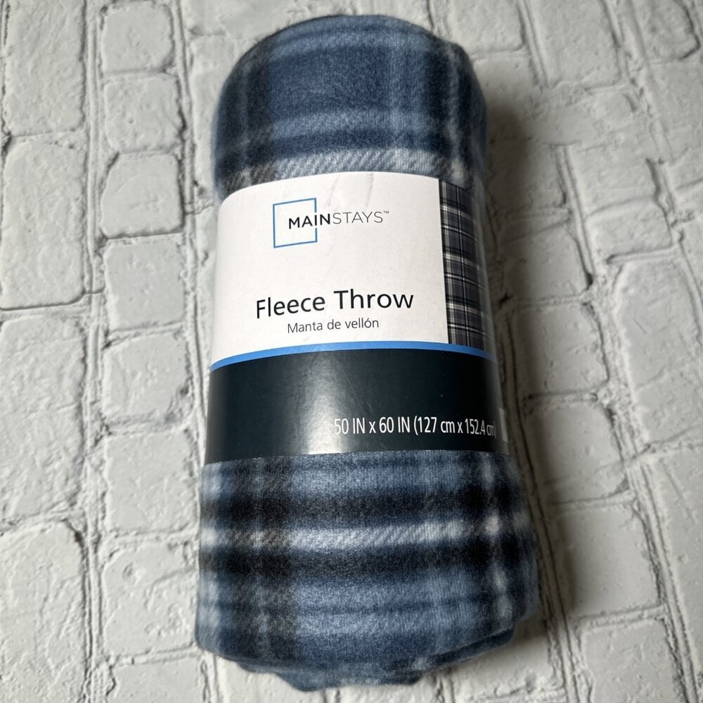 New Mainstays Fleece Throw 50" x 60" Blanket Plaid Gray  White